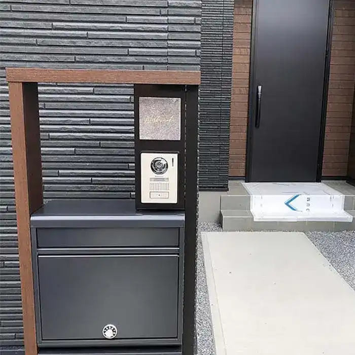 かわいい手のひらサイズで設置スペースの限られた機能門柱などにおすすめタイル表札【HSM-14】