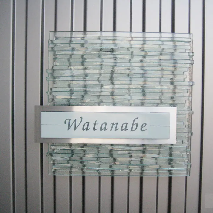 美しさと繊細な陰影が彩る光のオブジェのようなデザイン LEDガラス表札【led-y04】