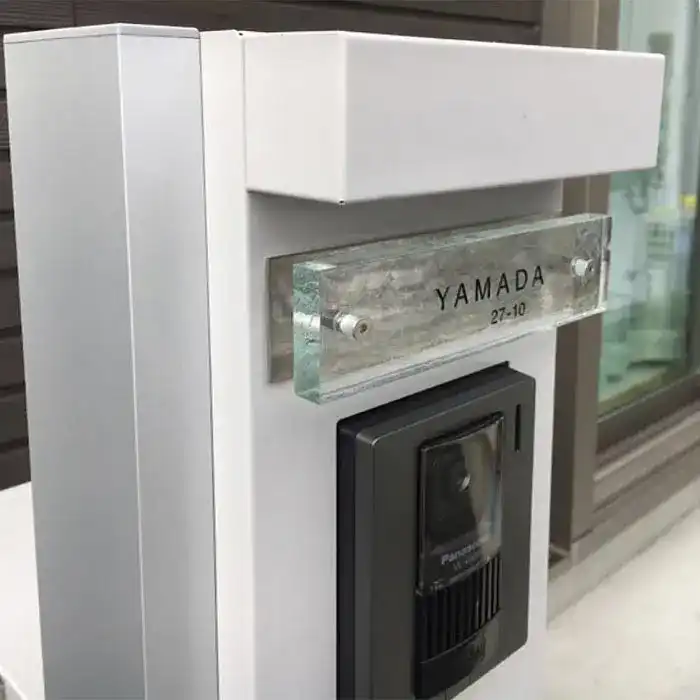 ガラス職人がつくる透明度の高い、まるで氷のようなガラス表札【hf-c01】