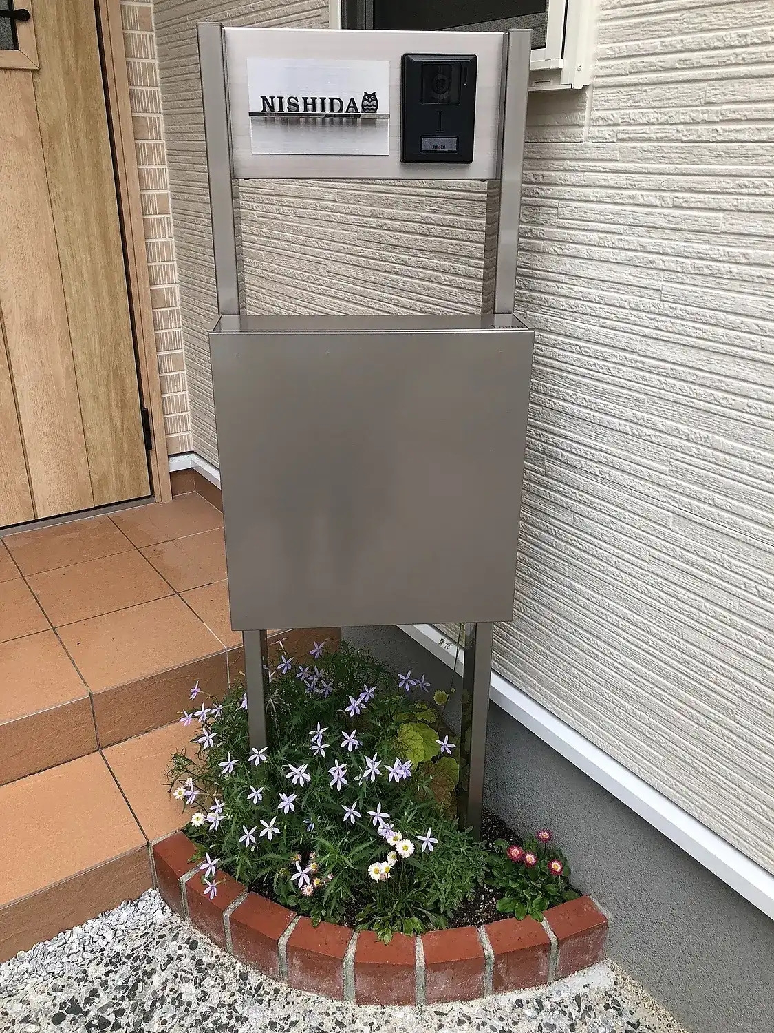 エントランスにひとつ上のクオリティを レーザーカット ステンレス マンション表札【LCSM-01】