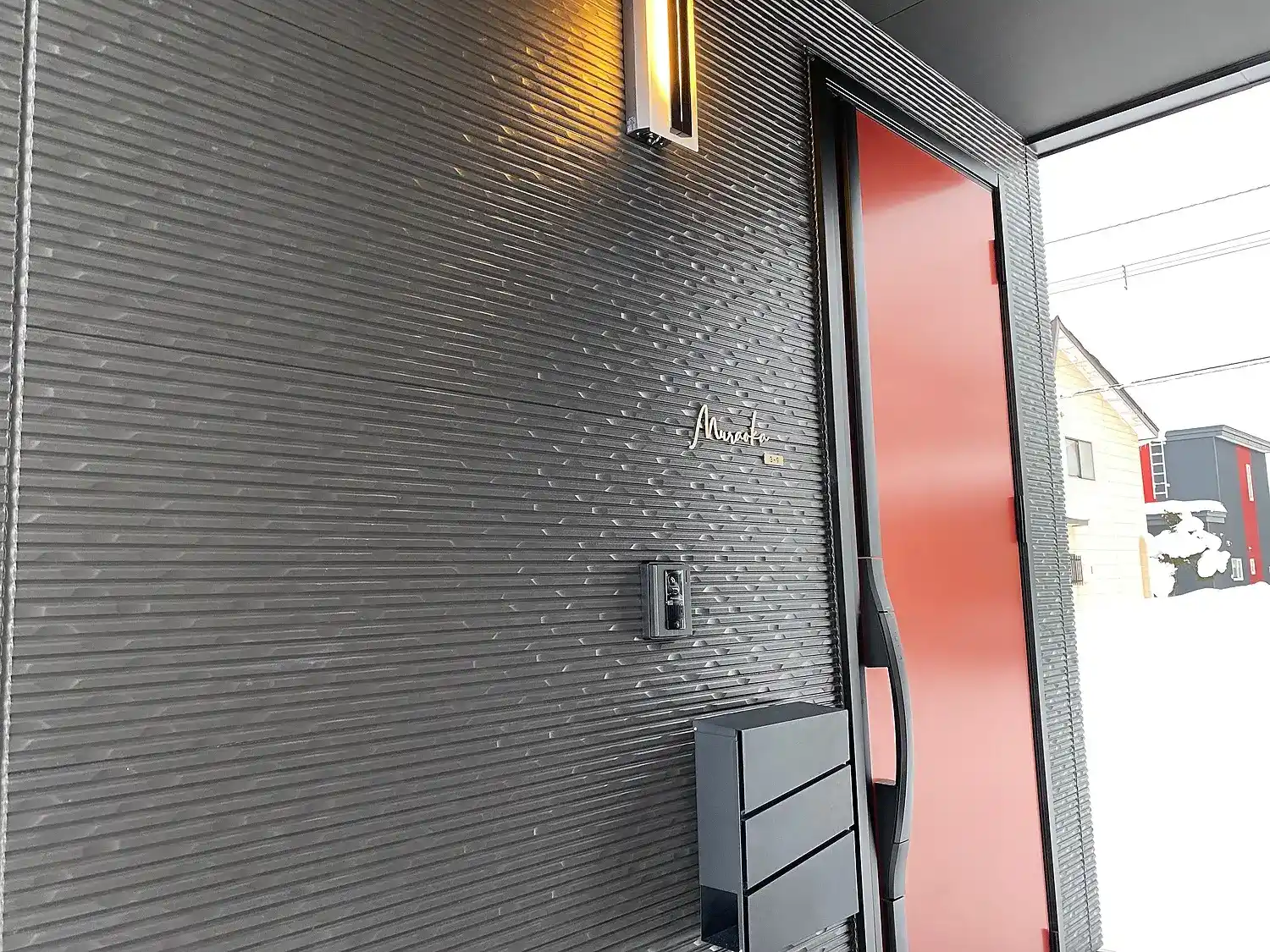 真鍮風のゴールド塗装 華奢でシンプルな手書き風切り文字表札【lcsr-22】