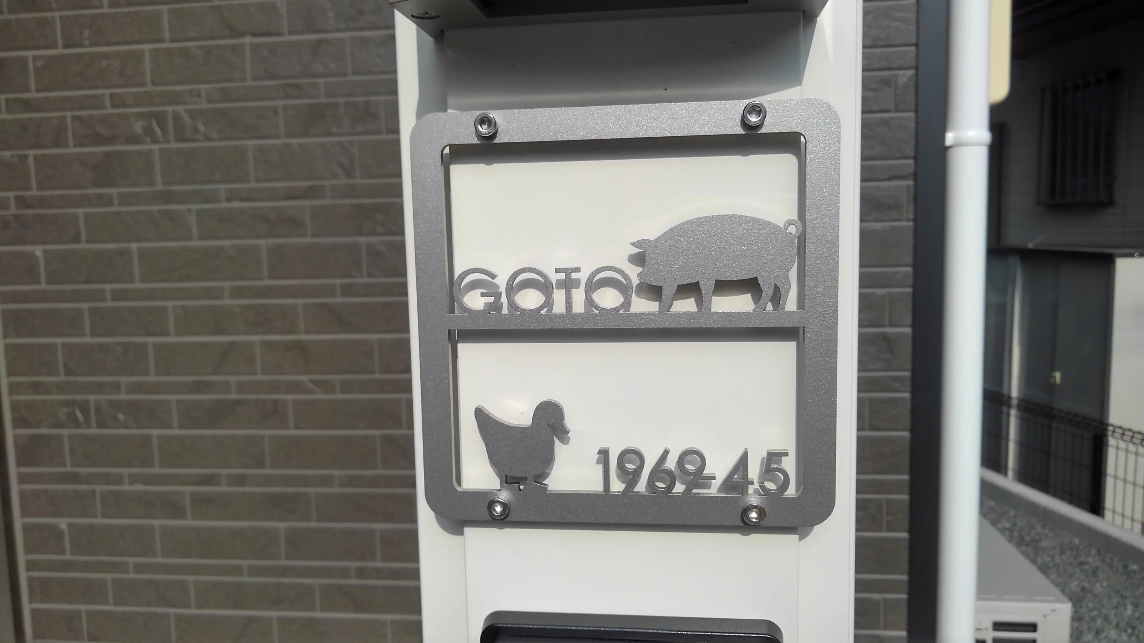 犬 猫 小鳥 ワンポイントや文字の配置が自由に選べる！かわいいレーザーカットステンレス表札【lcsa-01】