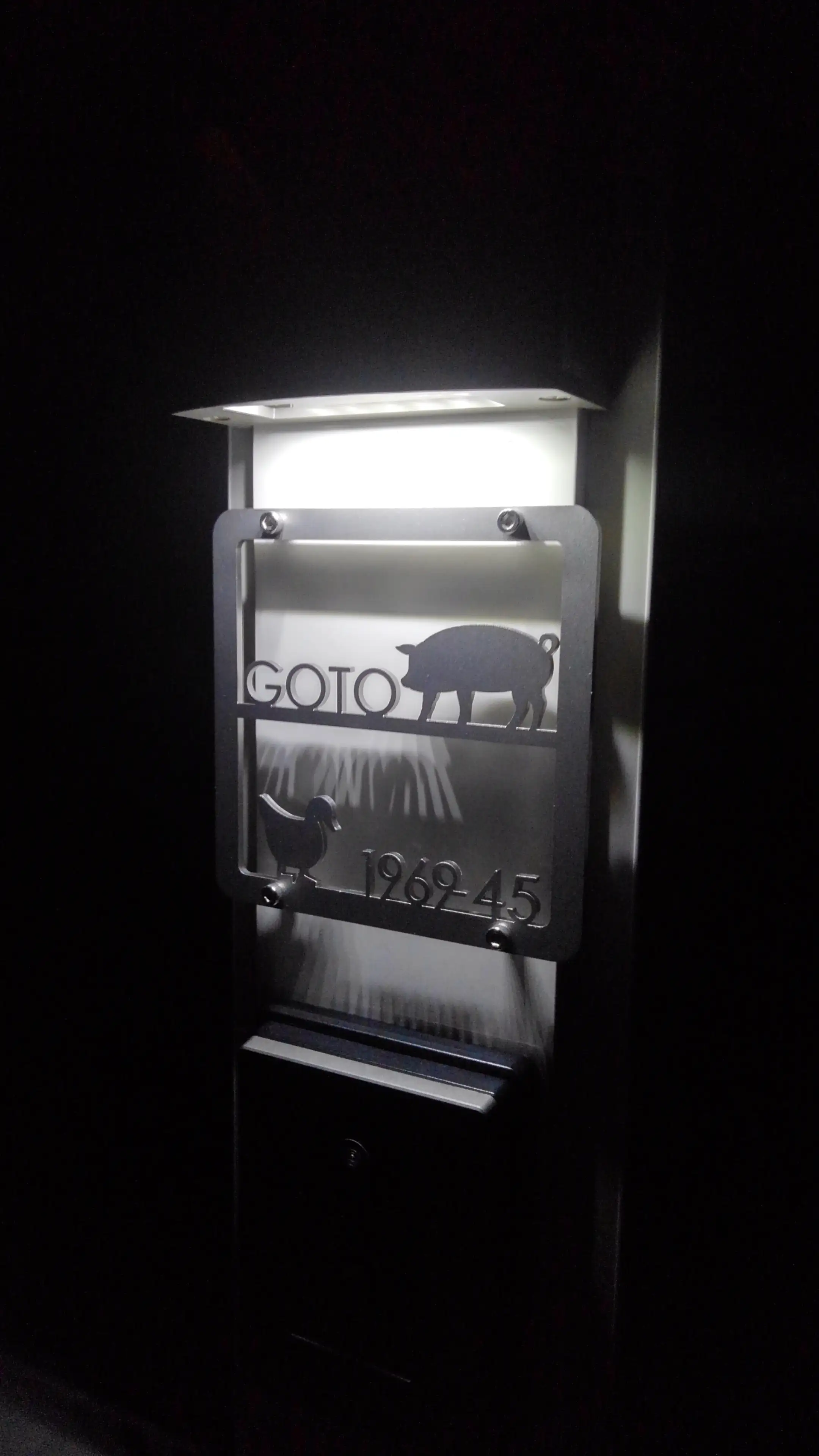 犬 猫 小鳥 ワンポイントや文字の配置が自由に選べる！かわいいレーザーカットステンレス表札【lcsa-01】