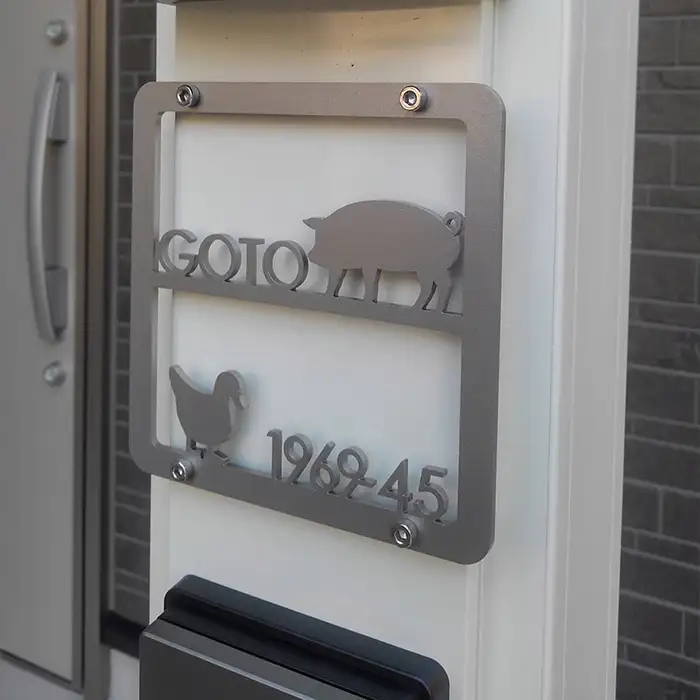 犬 猫 小鳥 ワンポイントや文字の配置が自由に選べる！かわいいレーザーカットステンレス表札【lcsa-01】