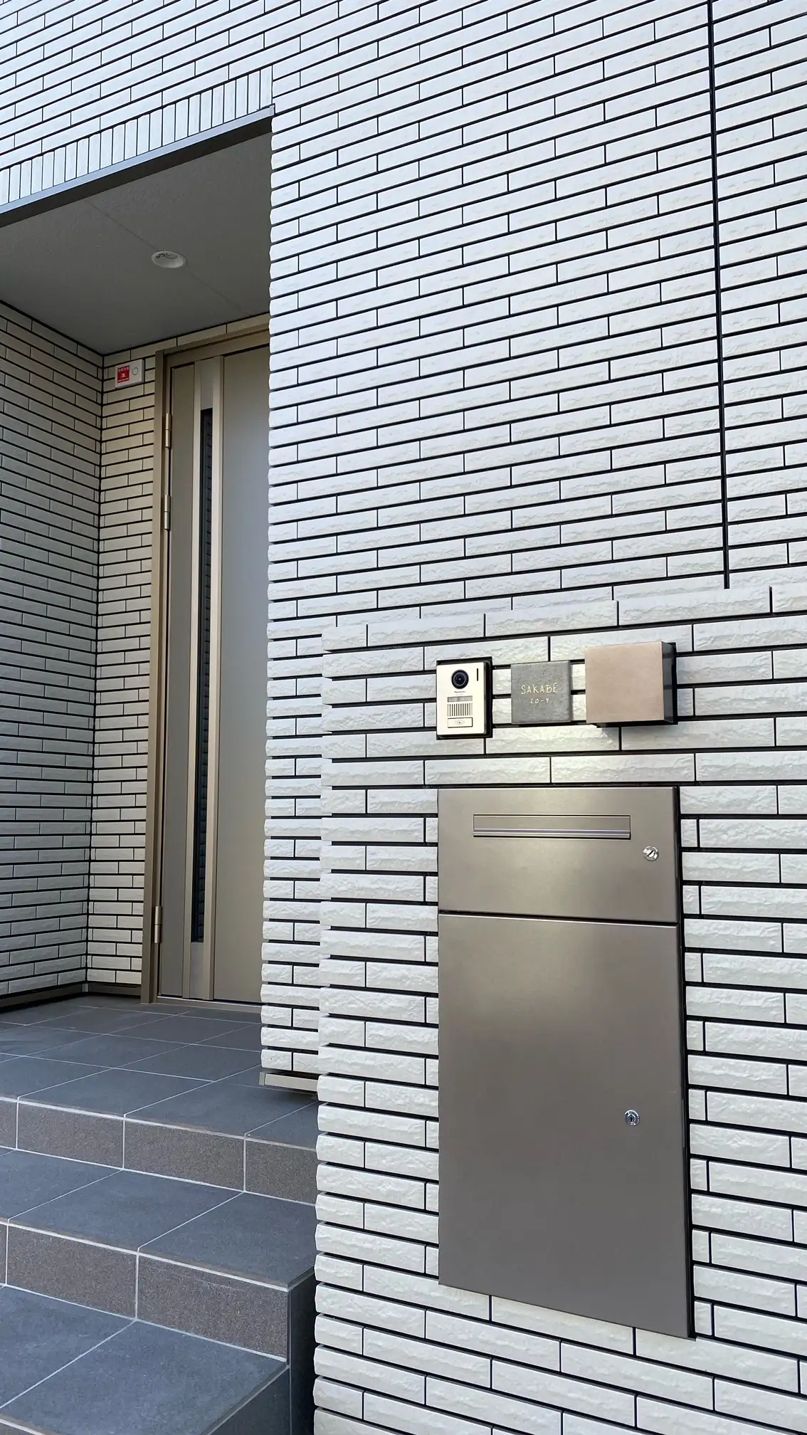 かわいい手のひらサイズで設置スペースの限られた機能門柱などにおすすめタイル表札【HSM-14】