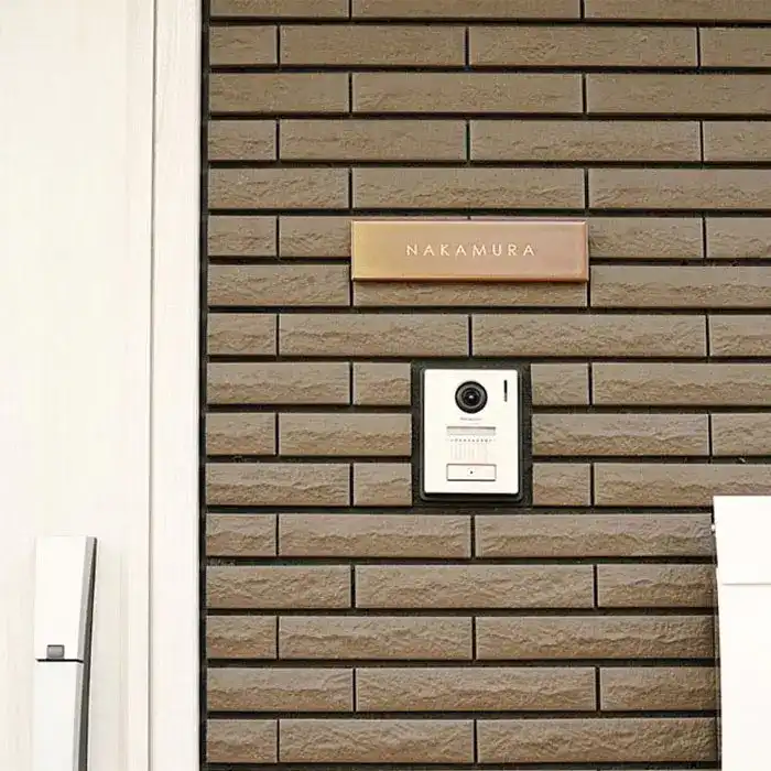 シックなカラーが大人な雰囲気をつくるおしゃれなタイル表札【hsm-12】