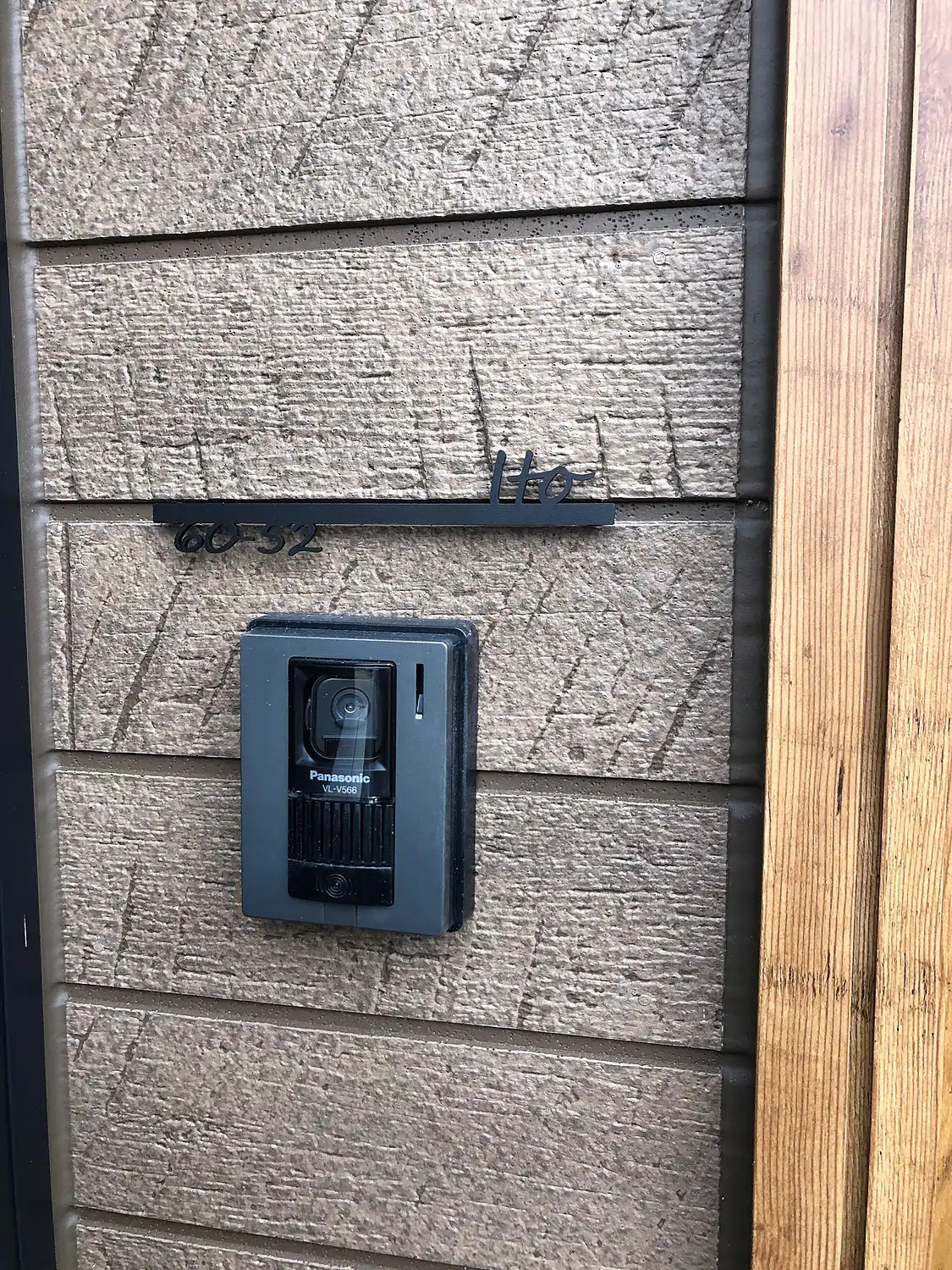 シンプルボーダーラインのレーザーカットステンレス表札【LCS-33】