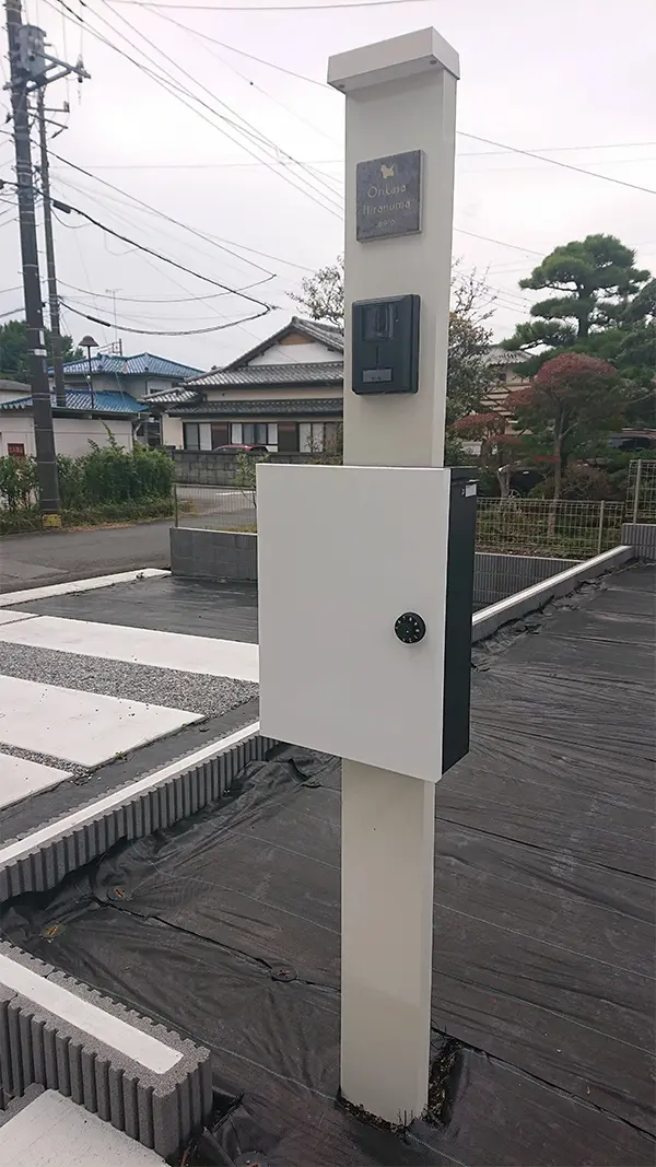 かわいい手のひらサイズで設置スペースの限られた機能門柱などにおすすめタイル表札【HSM-14】