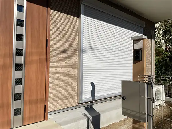 かわいい手のひらサイズで設置スペースの限られた機能門柱などにおすすめタイル表札【HSM-14】