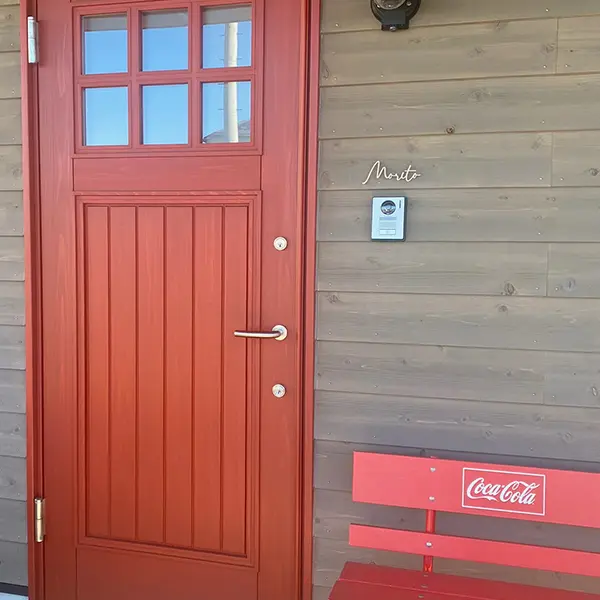 真鍮風のゴールド塗装 華奢でシンプルな手書き風切り文字表札【lcsr-22】