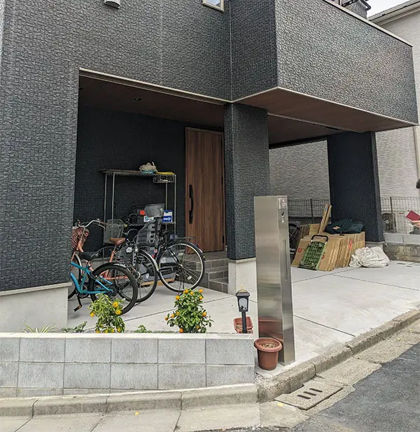 かわいい手のひらサイズで設置スペースの限られた機能門柱などにおすすめタイル表札【HSM-14】