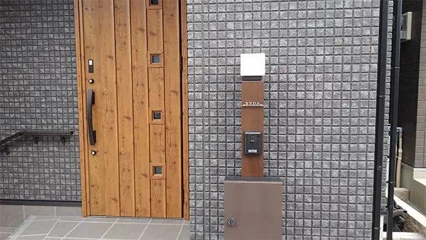 機能門柱に最適！コンパクトサイズのレーザーカットステンレス表札【LCSM-02】