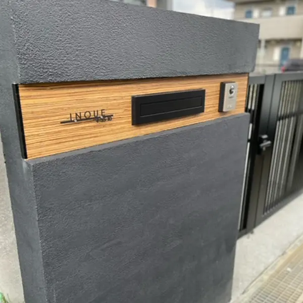 機能門柱に最適！コンパクトサイズのレーザーカットステンレス表札【LCSM-02】