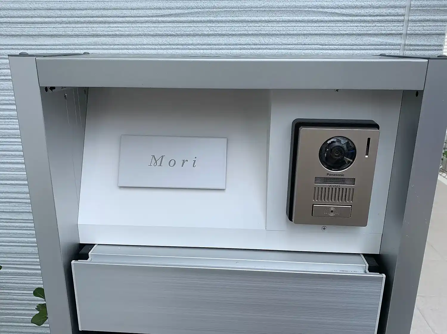 今っぽいニュアンスカラーが瑞々しいおしゃれなタイル表札【hsm-13】