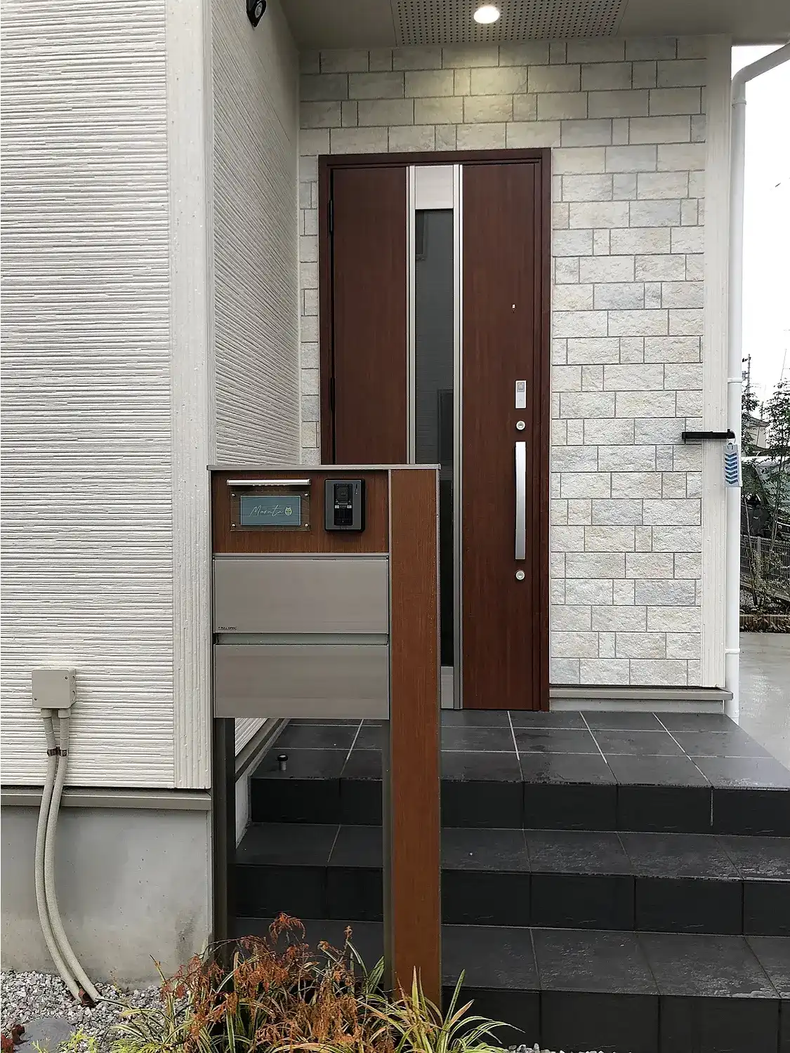 今っぽいニュアンスカラーが瑞々しいおしゃれなタイル表札【hsm-13】