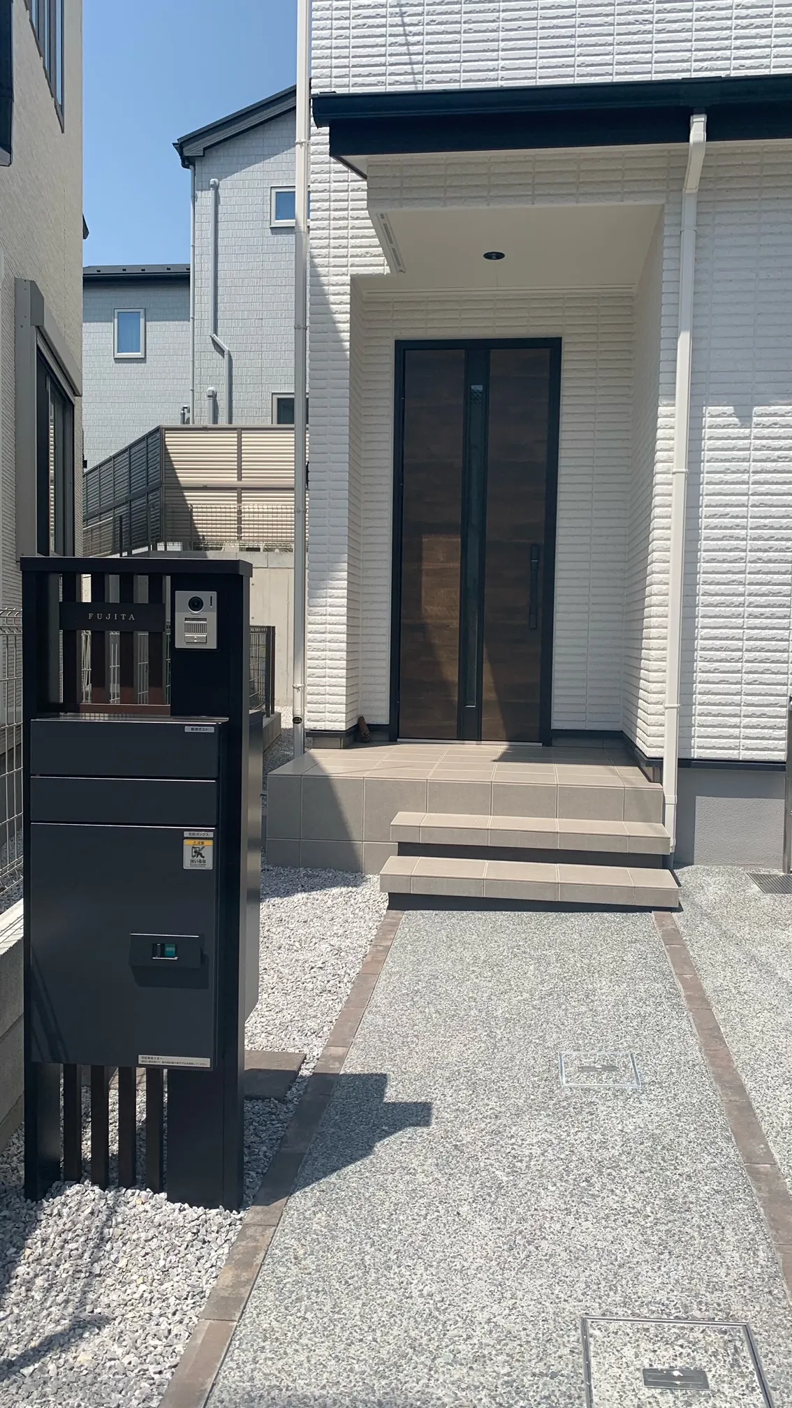 シックなカラーが大人な雰囲気をつくるおしゃれなタイル表札【hsm-12】