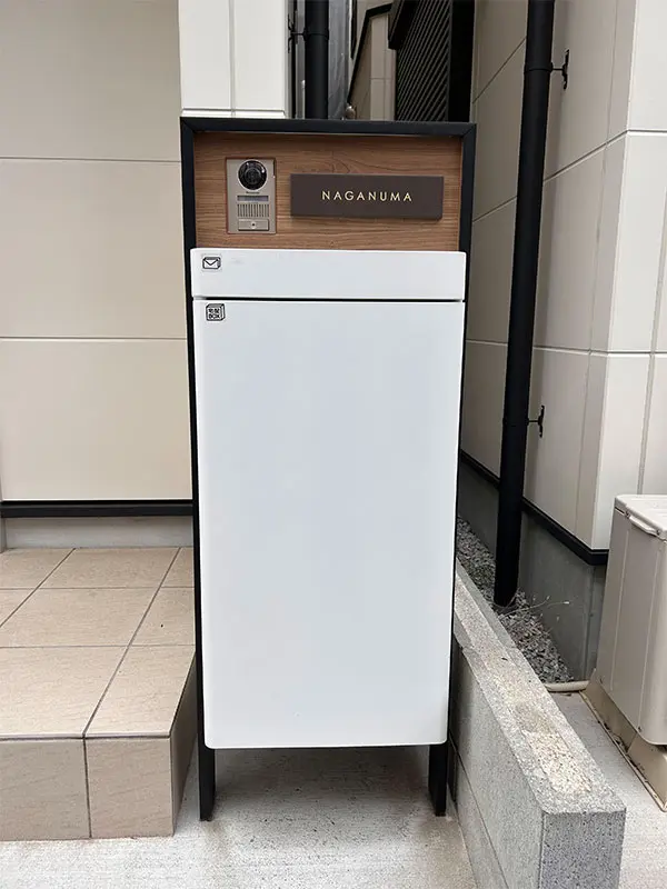 シックなカラーが大人な雰囲気をつくるおしゃれなタイル表札【hsm-12】