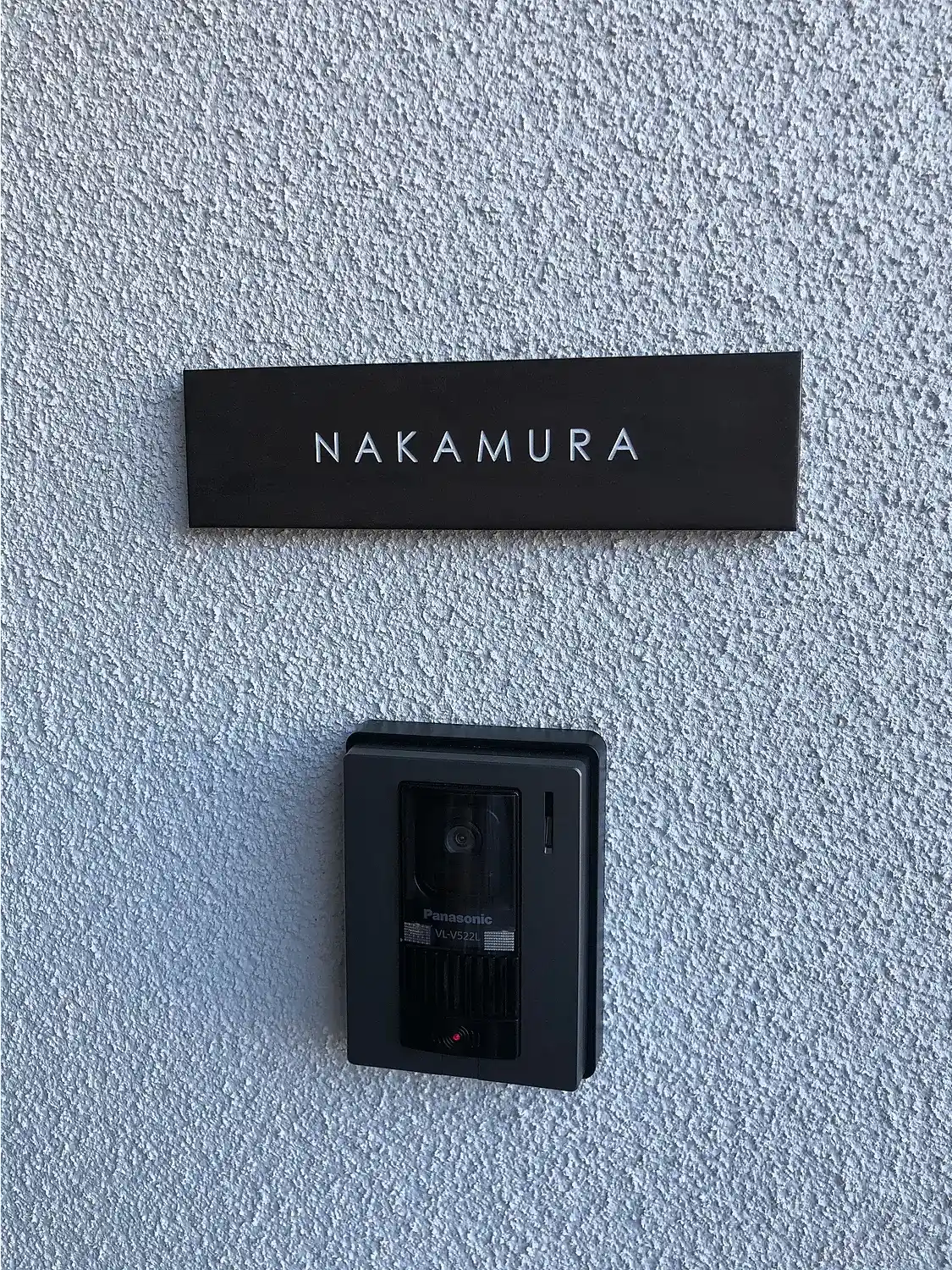 シックなカラーが大人な雰囲気をつくるおしゃれなタイル表札【hsm-12】