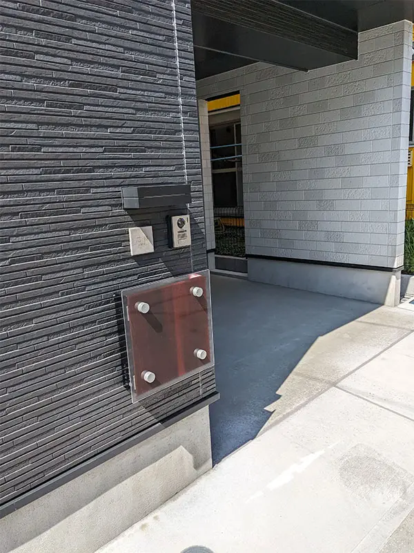 かわいい手のひらサイズで設置スペースの限られた機能門柱などにおすすめタイル表札【HSM-14】