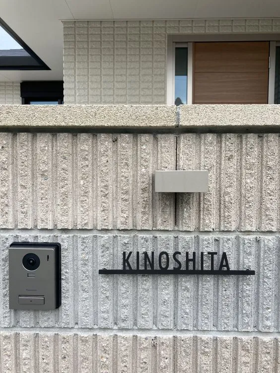 シンプルボーダーラインのレーザーカットステンレス表札【LCS-33】