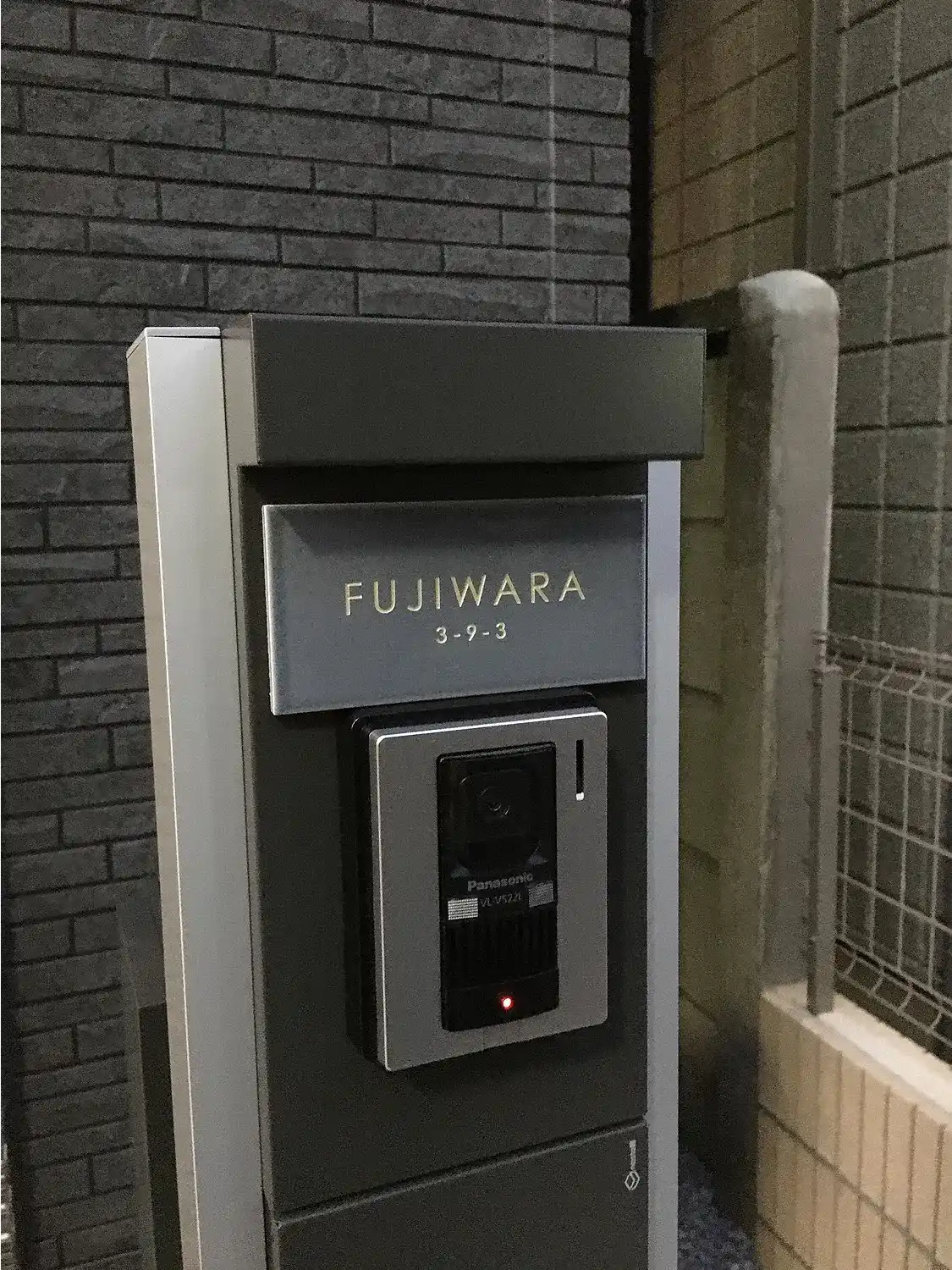 今っぽいニュアンスカラーが瑞々しいおしゃれなタイル表札【hsm-13】