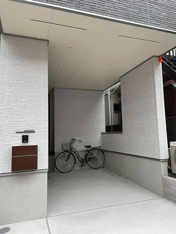 シンプルボーダーラインのレーザーカットステンレス表札【LCS-33】