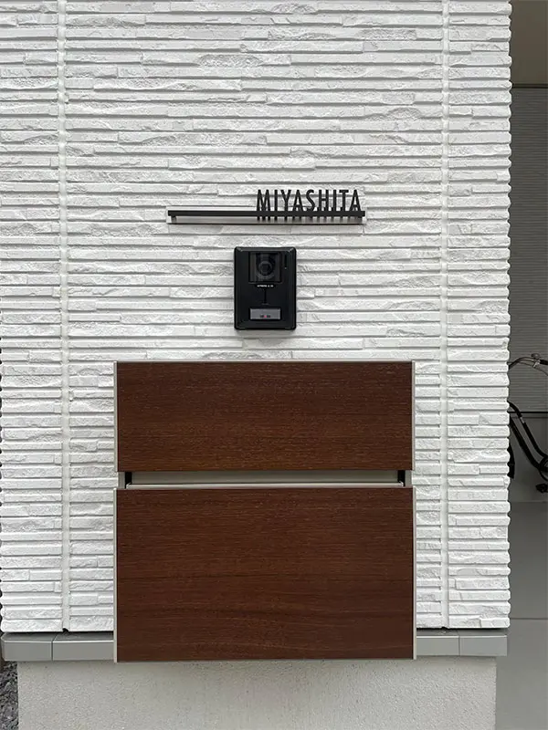 シンプルボーダーラインのレーザーカットステンレス表札【LCS-33】