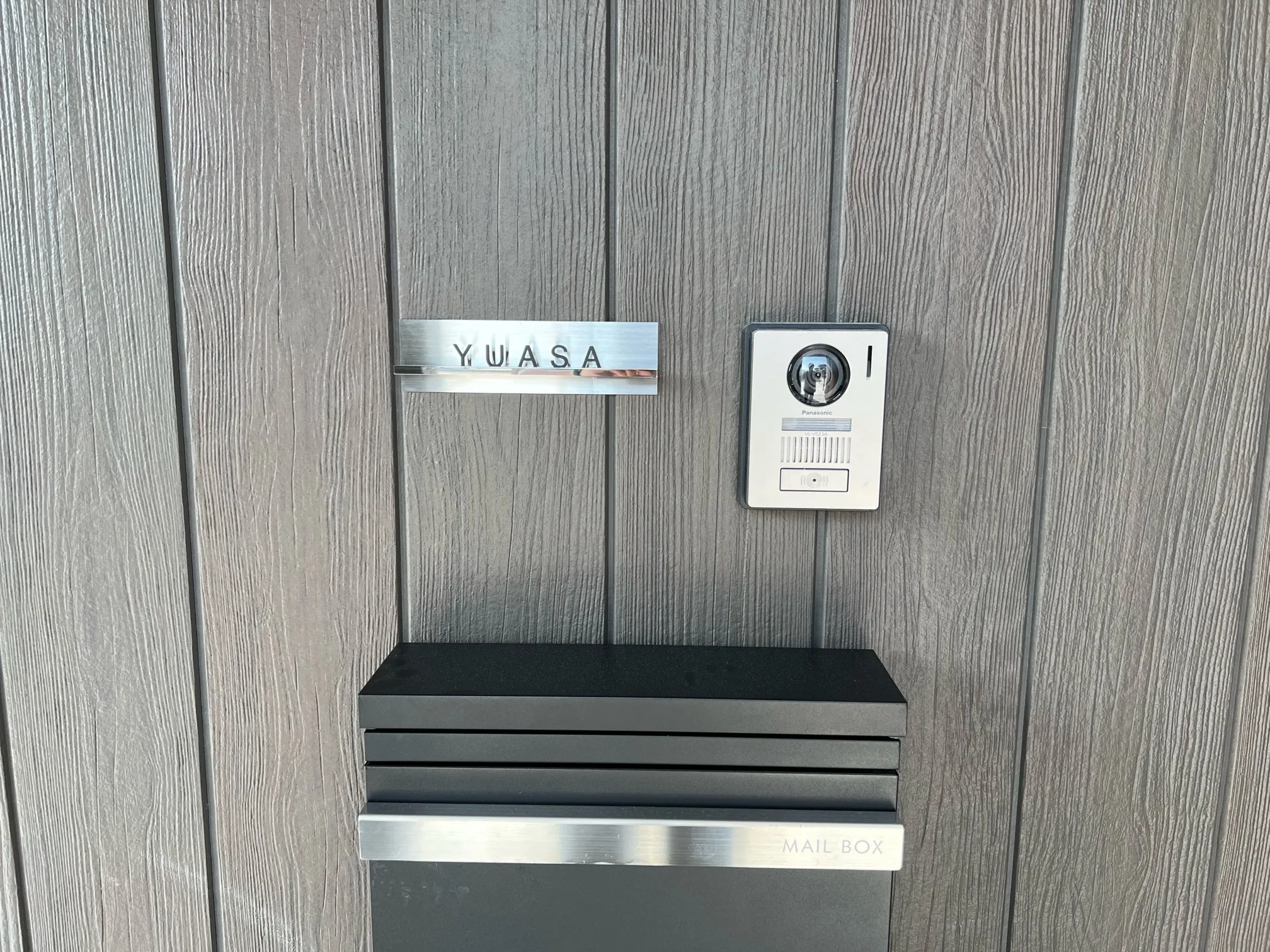 エントランスにひとつ上のクオリティを レーザーカット ステンレス マンション表札【LCSM-01】