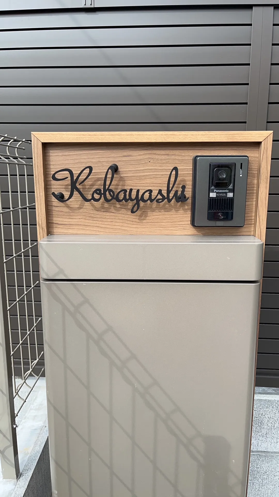 アンダーラインのないシンプルな切り文字レーザーカットステンレス表札【lcsr-02】