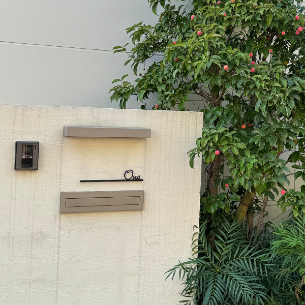 シンプルボーダーラインのレーザーカットステンレス表札【LCS-33】