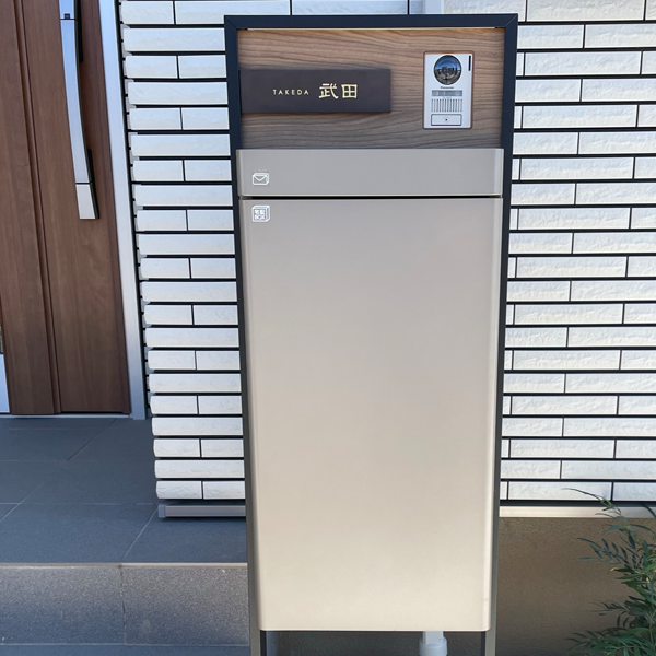 シックなカラーが大人な雰囲気をつくるおしゃれなタイル表札【hsm-12】