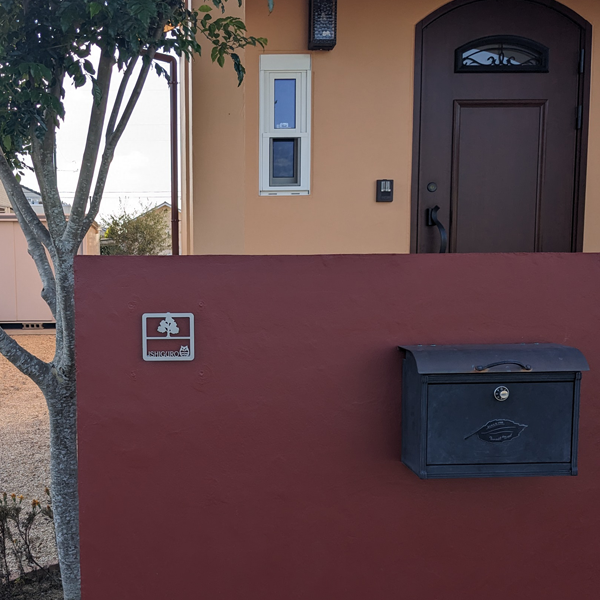 犬 猫 小鳥 ワンポイントや文字の配置が自由に選べる！かわいいレーザーカットステンレス表札【lcsa-01】