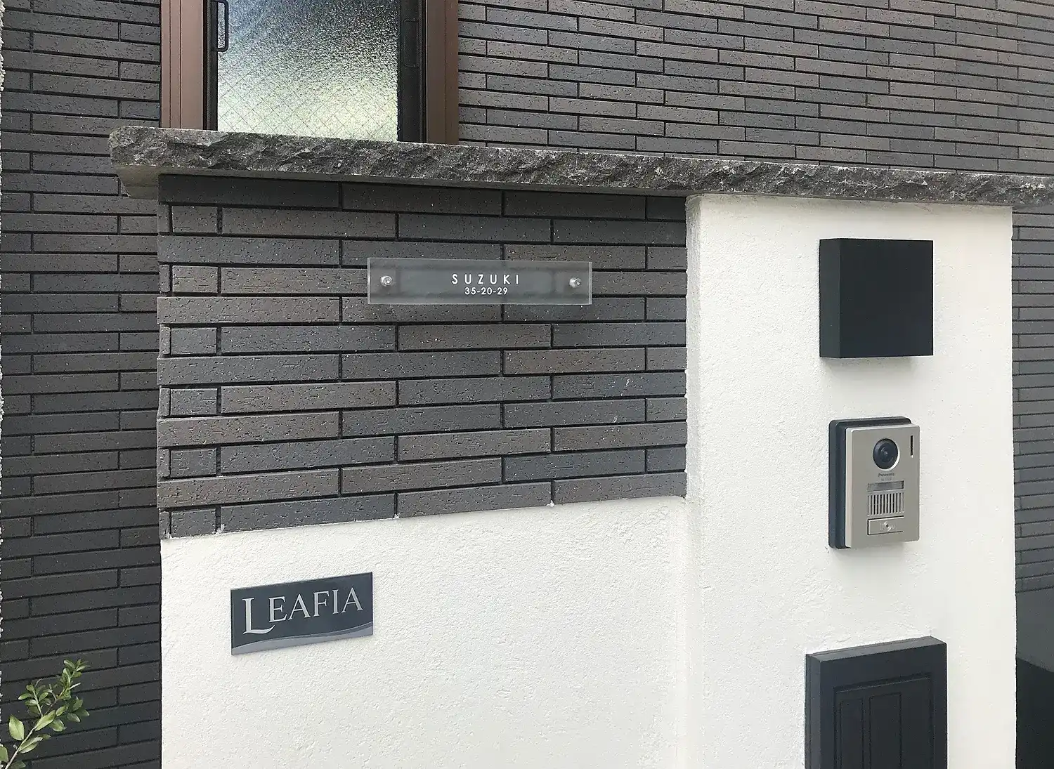 ガラス職人がつくる透明度の高い、まるで氷のようなガラス表札【hf-c01】