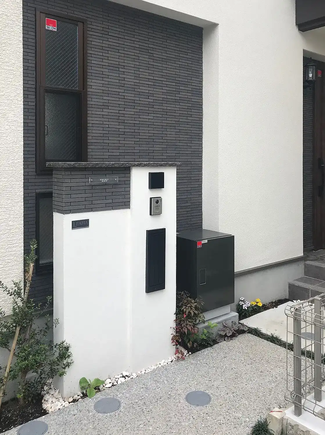 ガラス職人がつくる透明度の高い、まるで氷のようなガラス表札【hf-c01】