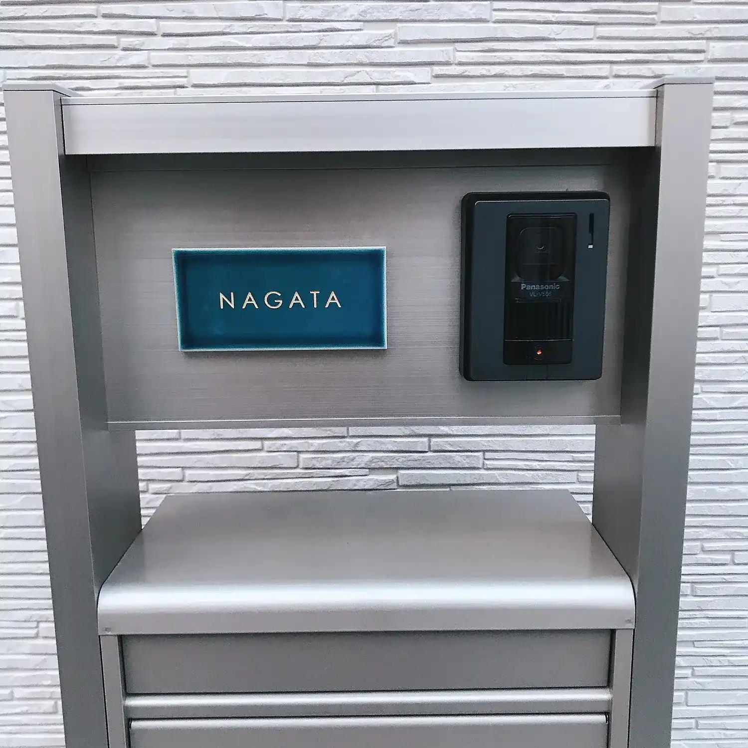 今っぽいニュアンスカラーが瑞々しいおしゃれなタイル表札【hsm-13】