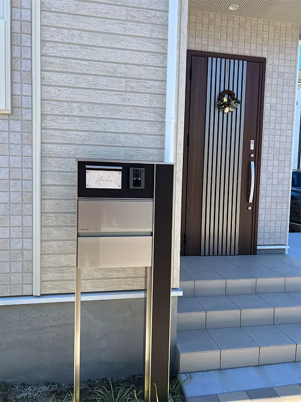 かわいい手のひらサイズで設置スペースの限られた機能門柱などにおすすめタイル表札【HSM-14】