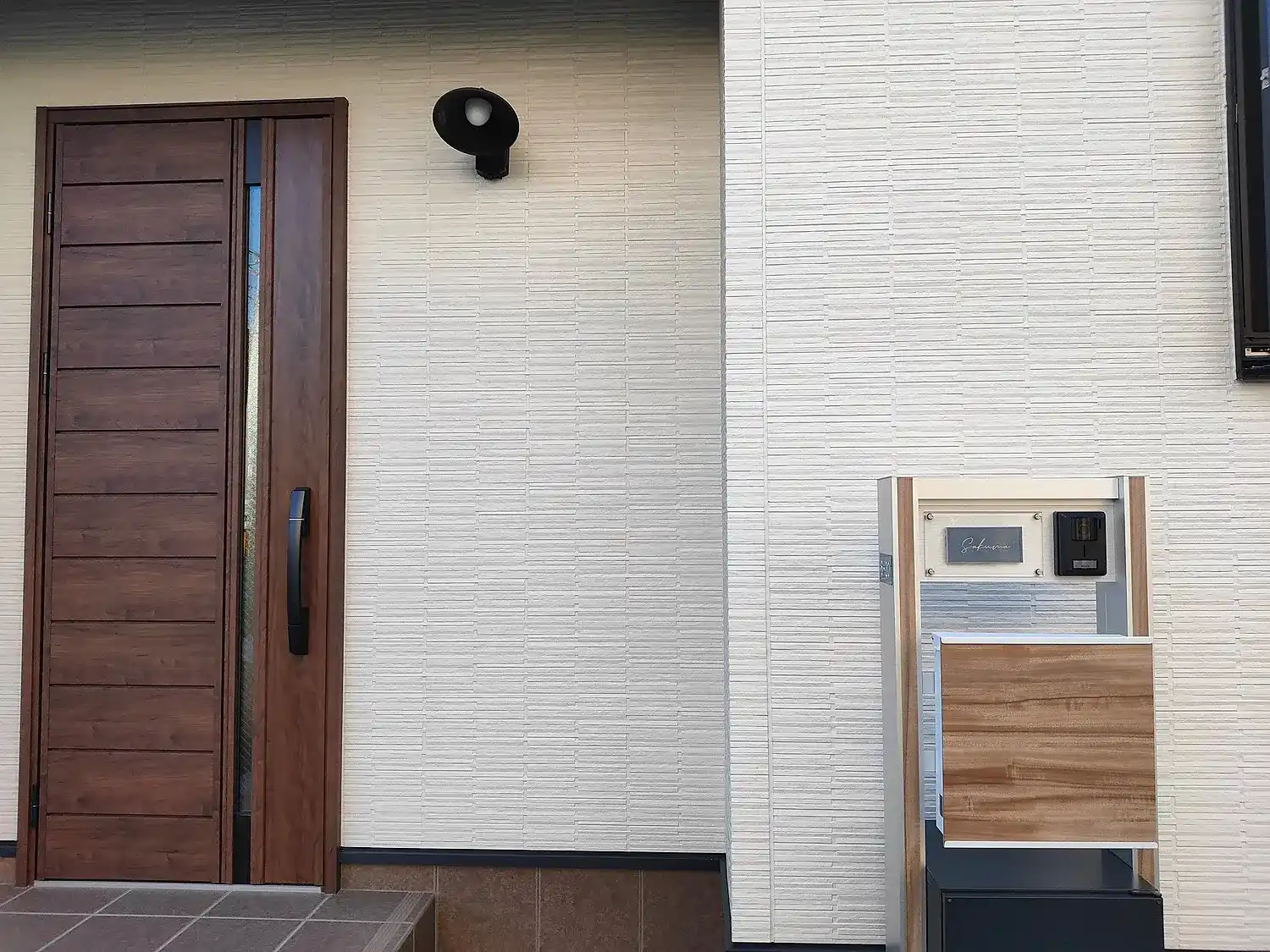 今っぽいニュアンスカラーが瑞々しいおしゃれなタイル表札【hsm-13】