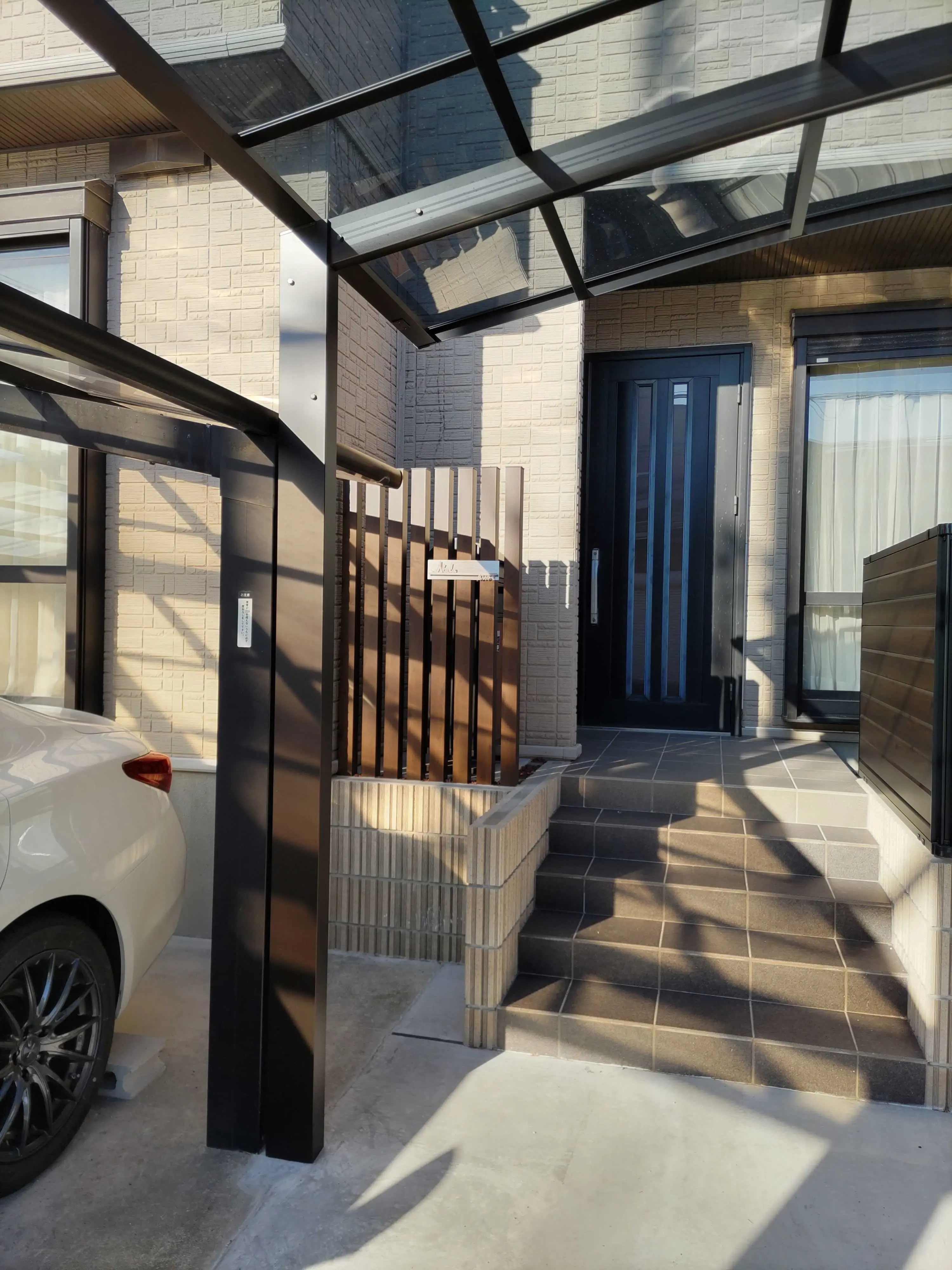 シンプルボーダーラインのレーザーカットステンレス表札【LCS-33】