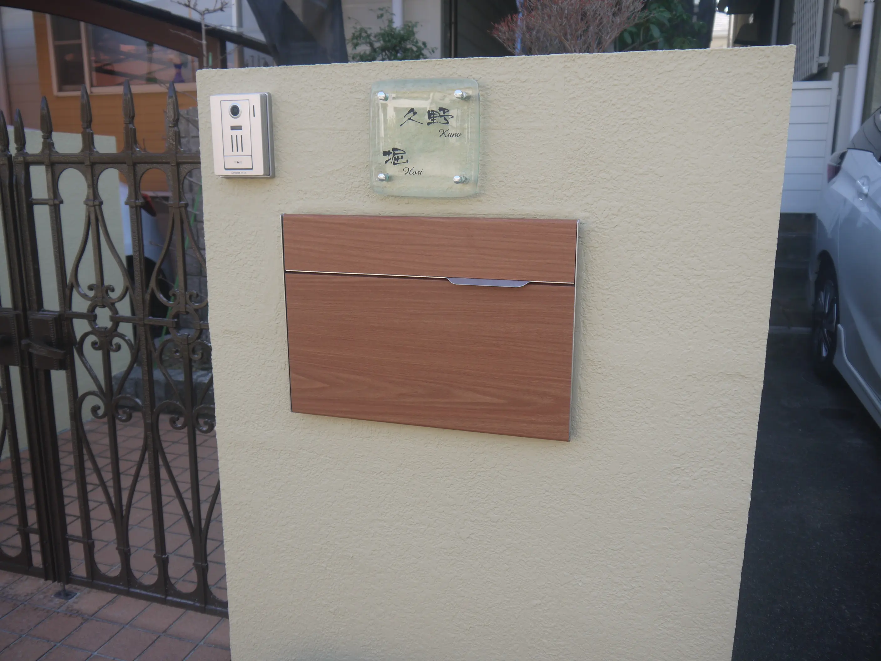 シンプルなデザインが生きる、輝く手作りクリアガラス表札【hf-117】