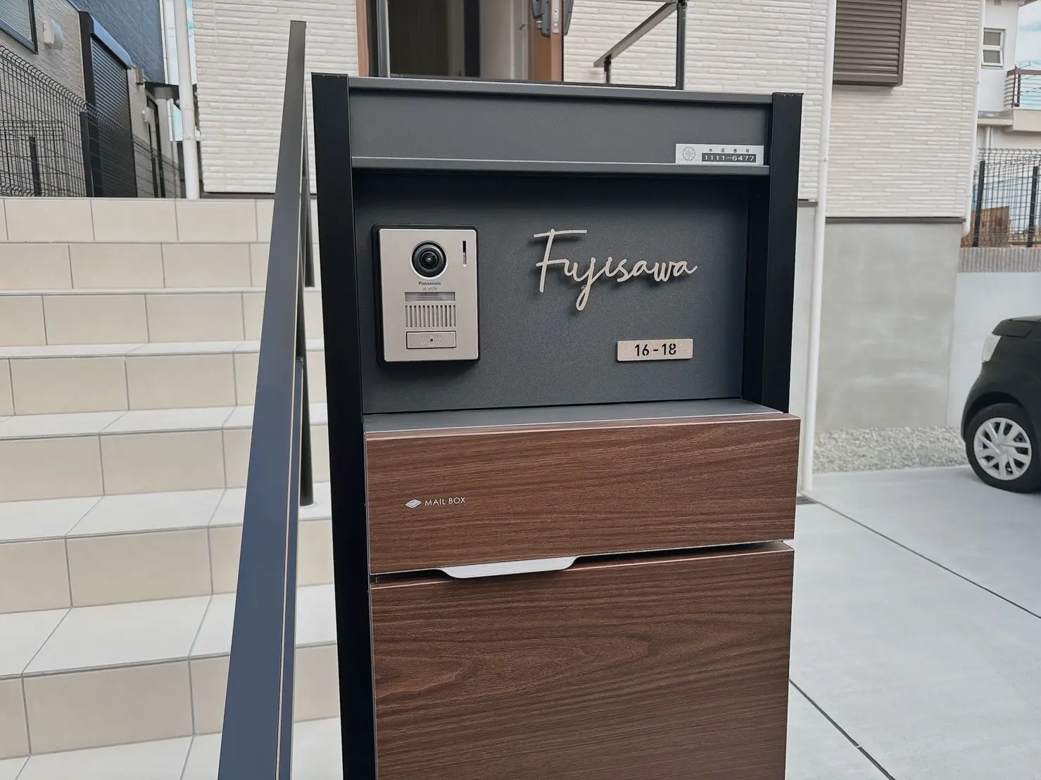 真鍮風のゴールド塗装 華奢でシンプルな手書き風切り文字表札【lcsr-22】