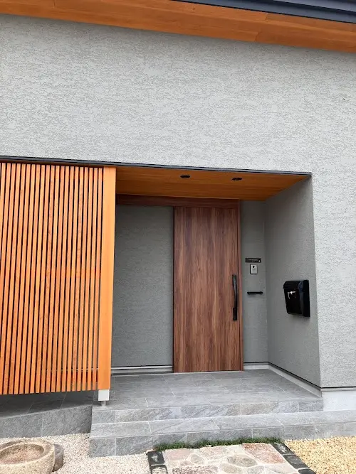 シックなカラーが大人な雰囲気をつくるおしゃれなタイル表札【hsm-12】