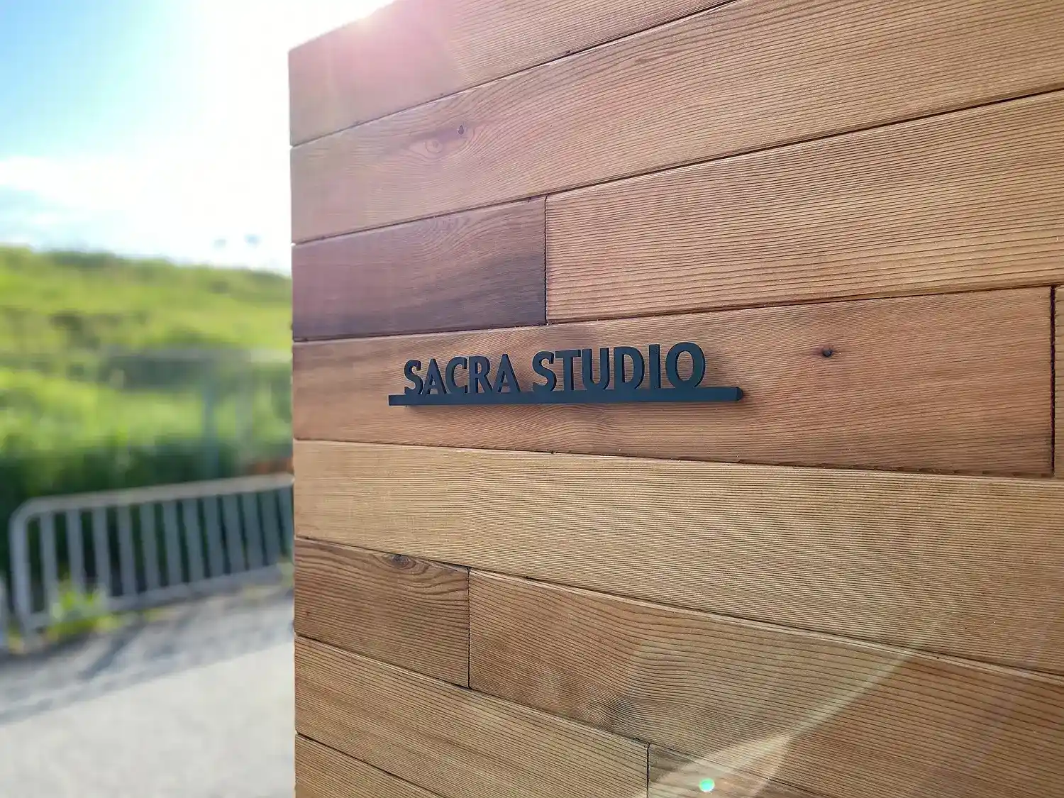 シンプルボーダーラインのレーザーカットステンレス表札【LCS-33】