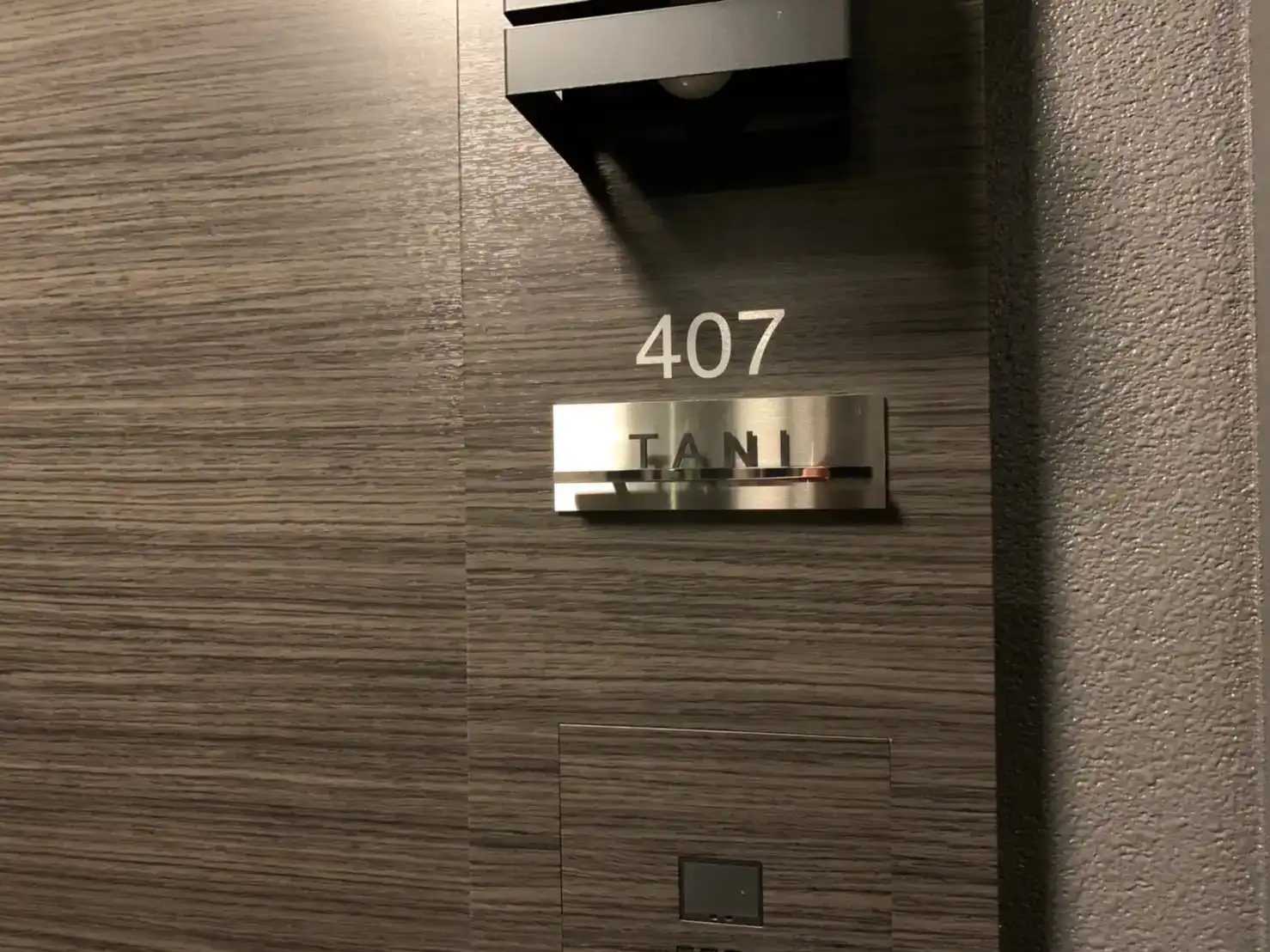 エントランスにひとつ上のクオリティを レーザーカット ステンレス マンション表札【LCSM-01】