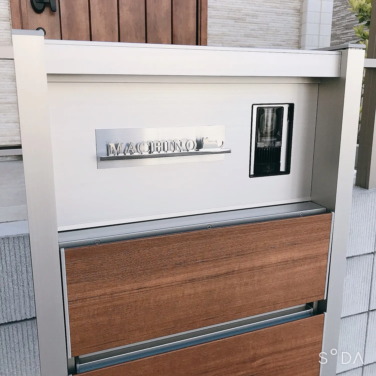 エントランスにひとつ上のクオリティを レーザーカット ステンレス マンション表札【LCSM-01】