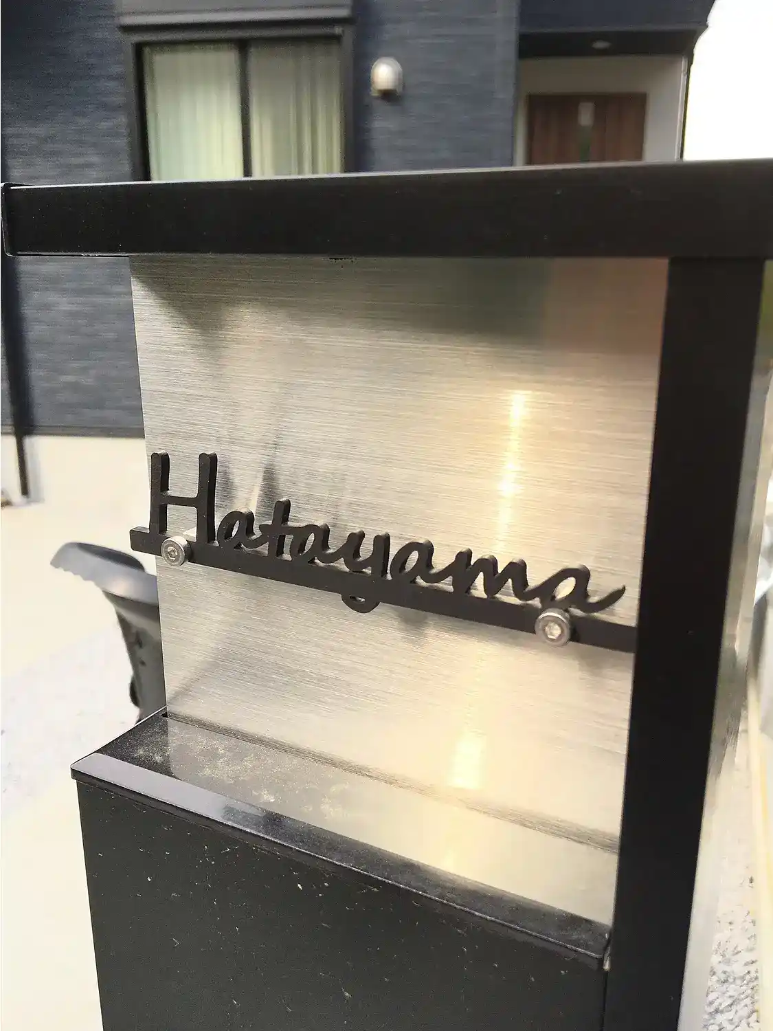 機能門柱に最適！コンパクトサイズのレーザーカットステンレス表札【LCSM-02】