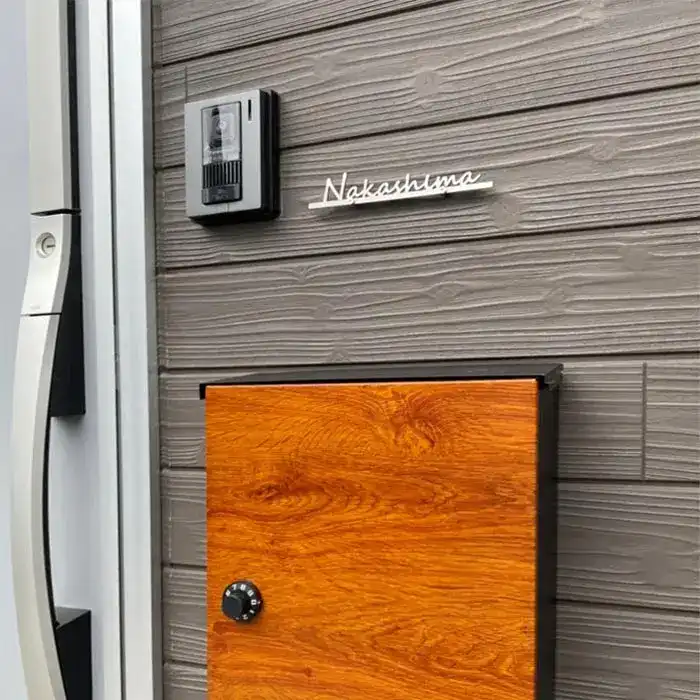 機能門柱に最適！コンパクトサイズのレーザーカットステンレス表札【LCSM-02】