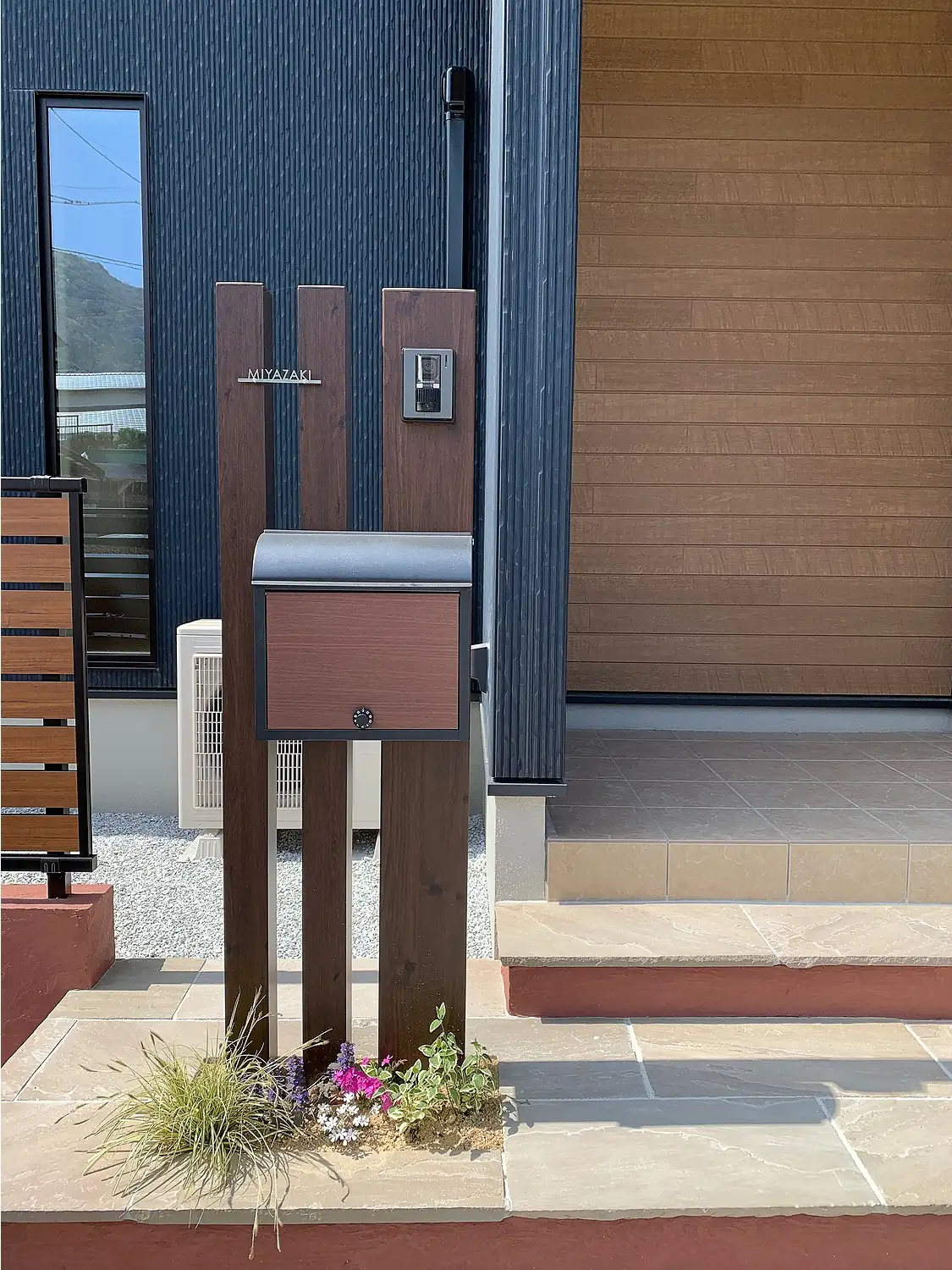 機能門柱に最適！コンパクトサイズのレーザーカットステンレス表札【LCSM-02】