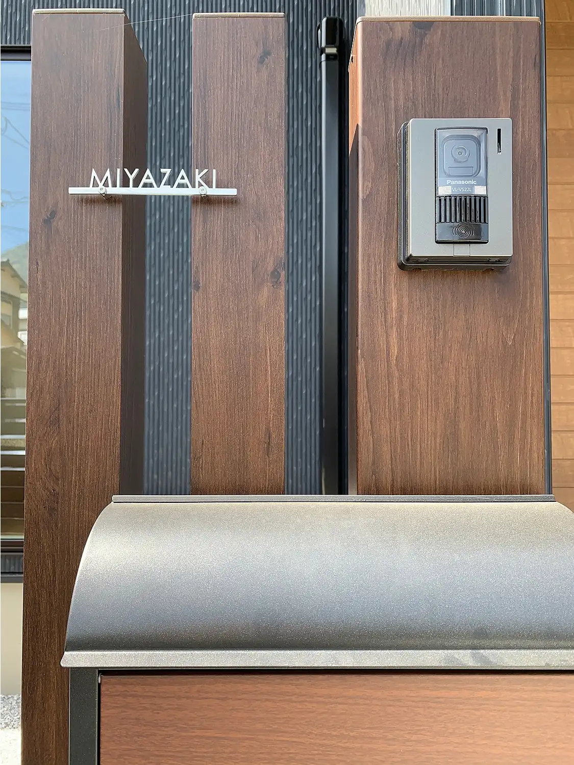 機能門柱に最適！コンパクトサイズのレーザーカットステンレス表札【LCSM-02】