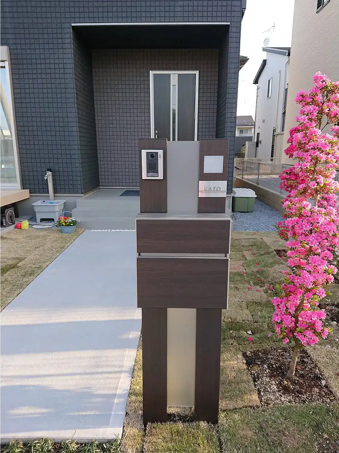 機能門柱に最適！コンパクトサイズのレーザーカットステンレス表札【LCSM-02】