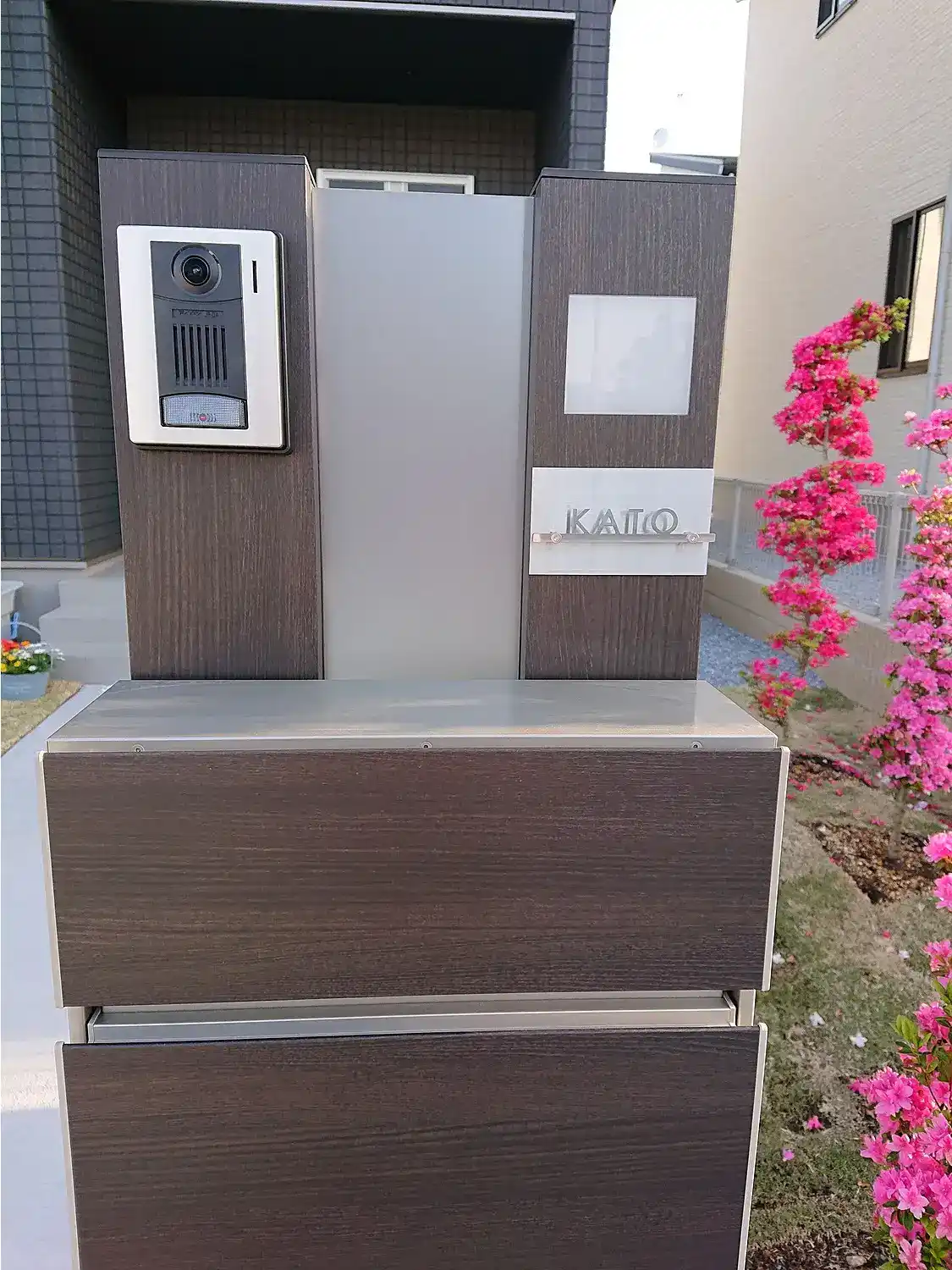 機能門柱に最適！コンパクトサイズのレーザーカットステンレス表札【LCSM-02】